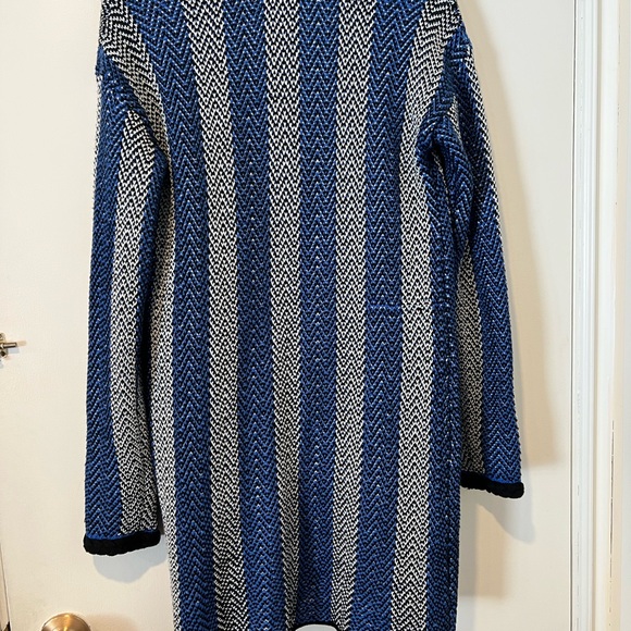 Gorgeous sweater - Picture 4 of 5